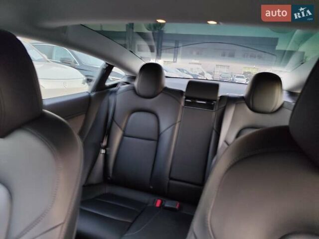 Черный Тесла Модель 3, объемом двигателя 0 л и пробегом 120 тыс. км за 18888 $, фото 39 на Automoto.ua