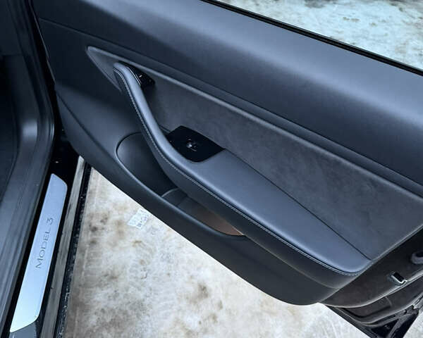 Черный Тесла Модель 3, объемом двигателя 0 л и пробегом 156 тыс. км за 17000 $, фото 4 на Automoto.ua