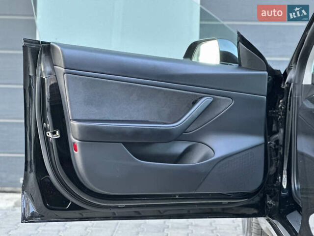 Черный Тесла Модель 3, объемом двигателя 0 л и пробегом 121 тыс. км за 19400 $, фото 46 на Automoto.ua