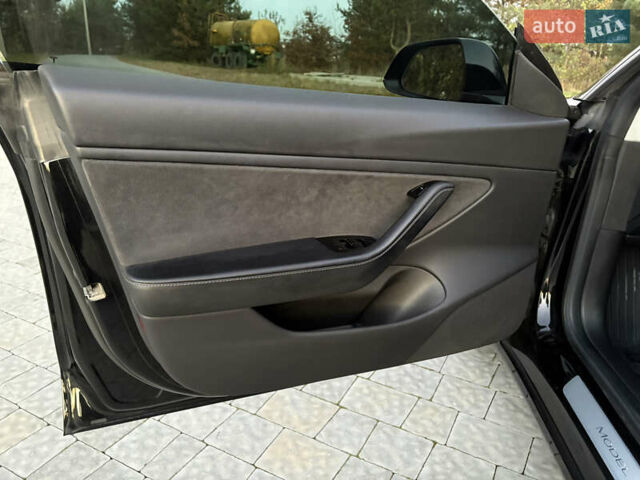 Черный Тесла Модель 3, объемом двигателя 0 л и пробегом 132 тыс. км за 14999 $, фото 26 на Automoto.ua