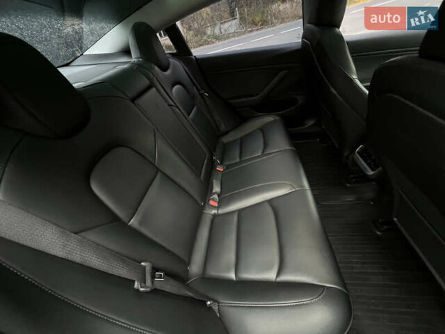 Черный Тесла Модель 3, объемом двигателя 0 л и пробегом 93 тыс. км за 15600 $, фото 51 на Automoto.ua