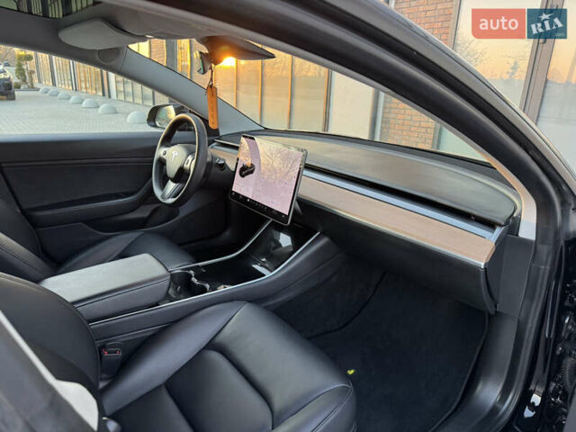 Чорний Тесла Модель 3, об'ємом двигуна 0 л та пробігом 117 тис. км за 18999 $, фото 4 на Automoto.ua