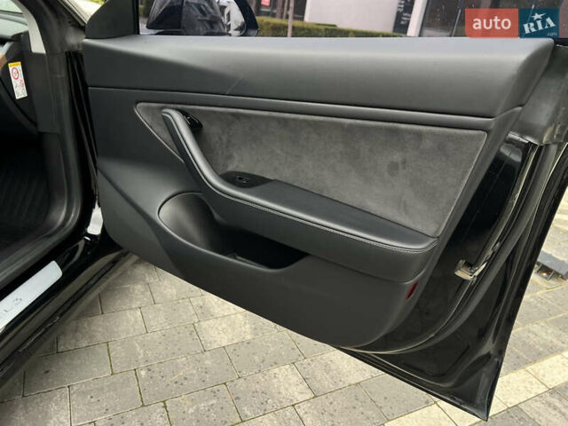 Черный Тесла Модель 3, объемом двигателя 0 л и пробегом 93 тыс. км за 15600 $, фото 44 на Automoto.ua