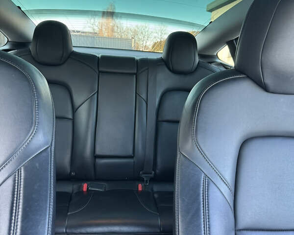 Чорний Тесла Модель 3, об'ємом двигуна 0 л та пробігом 98 тис. км за 17500 $, фото 10 на Automoto.ua