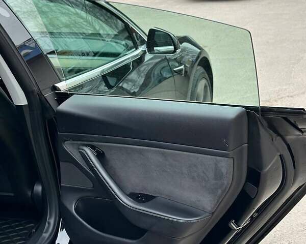 Черный Тесла Модель 3, объемом двигателя 0 л и пробегом 209 тыс. км за 18000 $, фото 90 на Automoto.ua