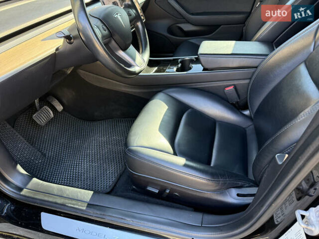 Чорний Тесла Модель 3, об'ємом двигуна 0 л та пробігом 151 тис. км за 15999 $, фото 16 на Automoto.ua