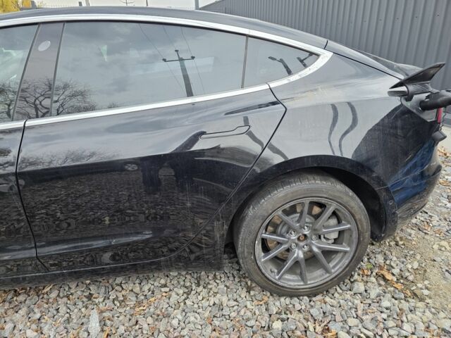 Черный Тесла Модель 3, объемом двигателя 0 л и пробегом 130 тыс. км за 303 $, фото 1 на Automoto.ua