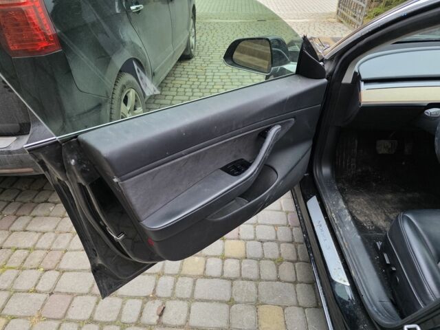 Чорний Тесла Модель 3, об'ємом двигуна 0 л та пробігом 140 тис. км за 345 $, фото 2 на Automoto.ua