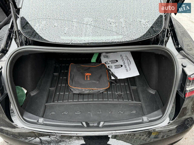 Чорний Тесла Модель 3, об'ємом двигуна 0 л та пробігом 85 тис. км за 12499 $, фото 7 на Automoto.ua