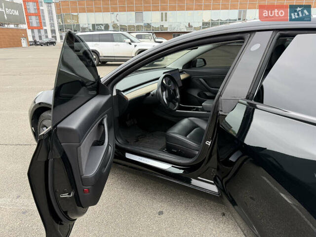 Чорний Тесла Модель 3, об'ємом двигуна 0 л та пробігом 124 тис. км за 15300 $, фото 28 на Automoto.ua