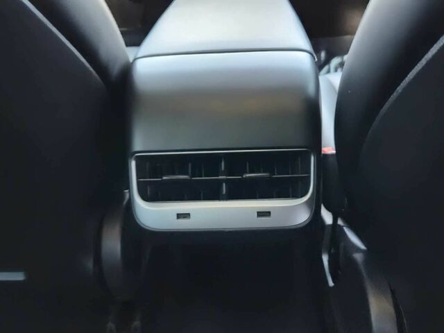 Черный Тесла Модель 3, объемом двигателя 0 л и пробегом 37 тыс. км за 8900 $, фото 8 на Automoto.ua