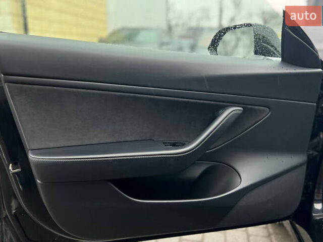 Черный Тесла Модель 3, объемом двигателя 0 л и пробегом 95 тыс. км за 16800 $, фото 7 на Automoto.ua