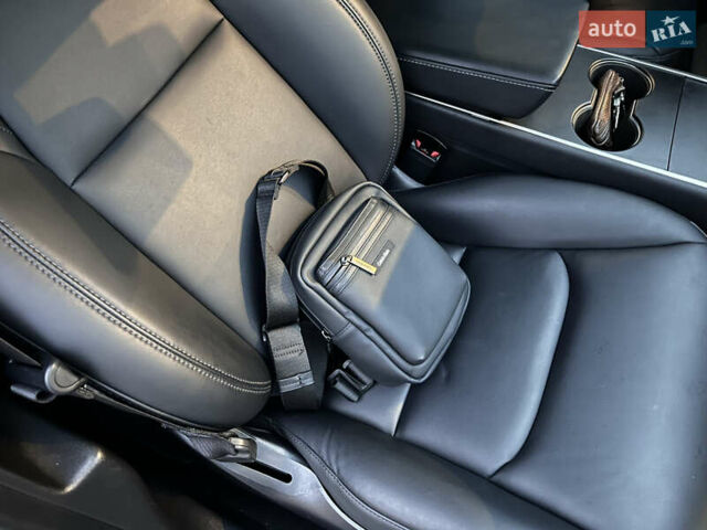 Черный Тесла Модель 3, объемом двигателя 0 л и пробегом 77 тыс. км за 20000 $, фото 89 на Automoto.ua