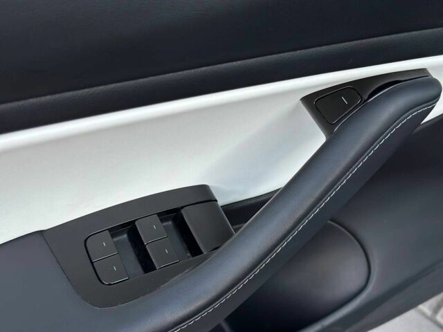 Чорний Тесла Модель 3, об'ємом двигуна 0 л та пробігом 81 тис. км за 22100 $, фото 8 на Automoto.ua