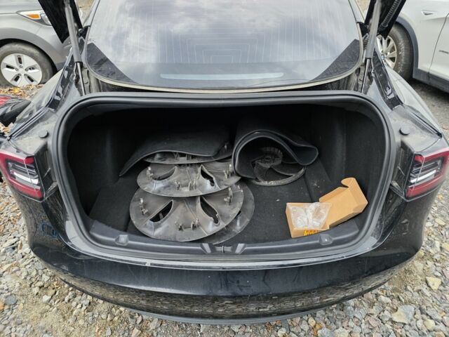 Черный Тесла Модель 3, объемом двигателя 0 л и пробегом 130 тыс. км за 303 $, фото 8 на Automoto.ua