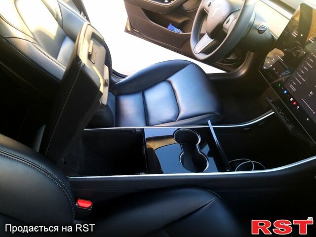 Черный Тесла Модель 3, объемом двигателя 0.18 л и пробегом 46 тыс. км за 17950 $, фото 8 на Automoto.ua