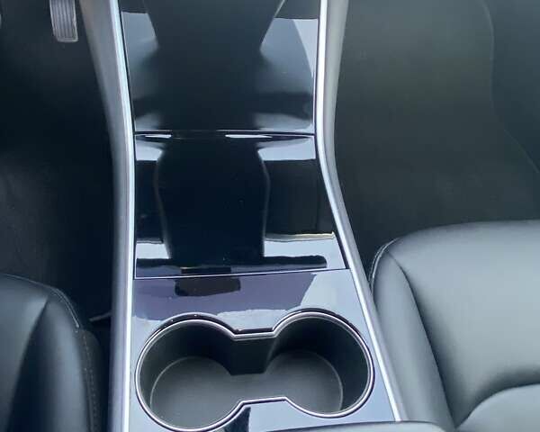 Чорний Тесла Модель 3, об'ємом двигуна 0 л та пробігом 61 тис. км за 24800 $, фото 45 на Automoto.ua