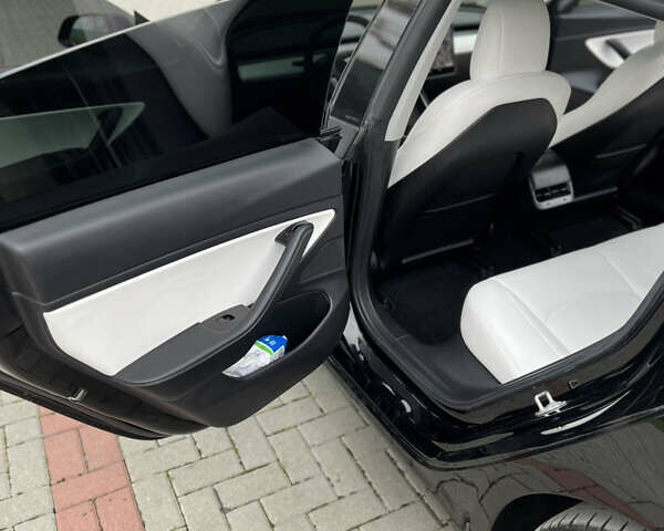 Чорний Тесла Модель 3, об'ємом двигуна 0 л та пробігом 95 тис. км за 17950 $, фото 19 на Automoto.ua