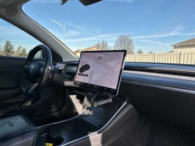 Чорний Тесла Модель 3, об'ємом двигуна 0 л та пробігом 42 тис. км за 9300 $, фото 6 на Automoto.ua