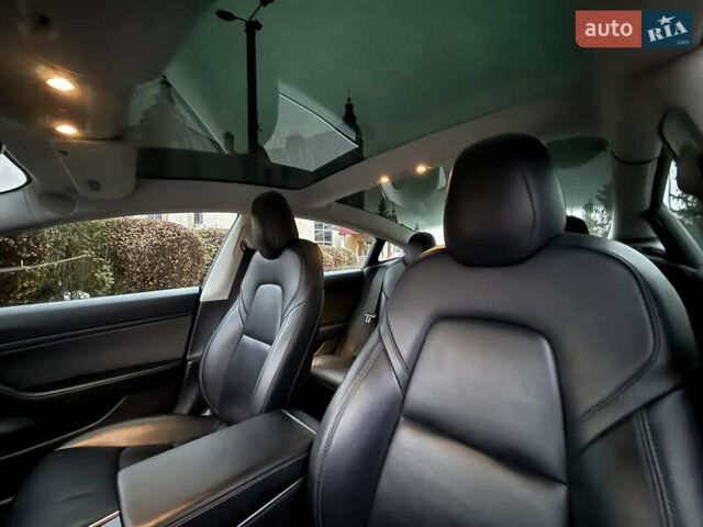 Черный Тесла Модель 3, объемом двигателя 0 л и пробегом 97 тыс. км за 14600 $, фото 39 на Automoto.ua