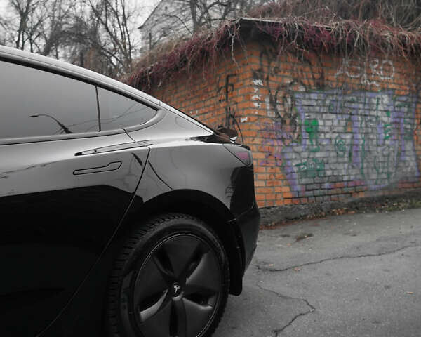 Черный Тесла Модель 3, объемом двигателя 0 л и пробегом 195 тыс. км за 19919 $, фото 29 на Automoto.ua