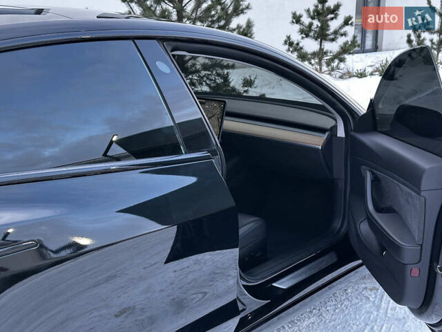 Черный Тесла Модель 3, объемом двигателя 0 л и пробегом 127 тыс. км за 16999 $, фото 39 на Automoto.ua