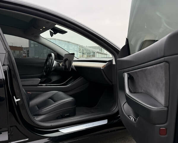 Чорний Тесла Модель 3, об'ємом двигуна 0 л та пробігом 124 тис. км за 15300 $, фото 25 на Automoto.ua