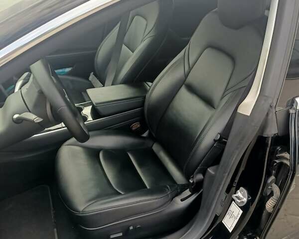 Тесла Модель 3 2019 в Львове на Automoto.ua Черный Тесла Модель 3, объемом двигателя 0 л и пробегом 185 тыс. км за 16800 $, фото 3 на Automoto.ua