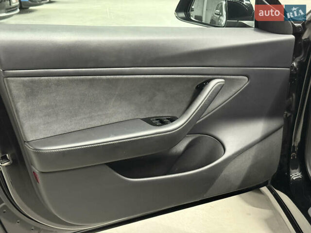 Черный Тесла Модель 3, объемом двигателя 0 л и пробегом 209 тыс. км за 17900 $, фото 69 на Automoto.ua