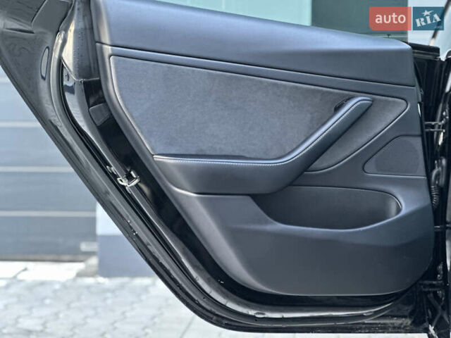 Черный Тесла Модель 3, объемом двигателя 0 л и пробегом 121 тыс. км за 19400 $, фото 48 на Automoto.ua