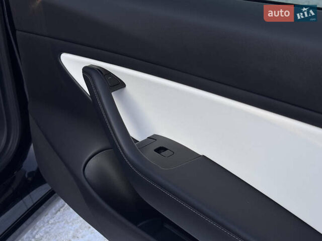 Чорний Тесла Модель 3, об'ємом двигуна 0 л та пробігом 77 тис. км за 14500 $, фото 3 на Automoto.ua