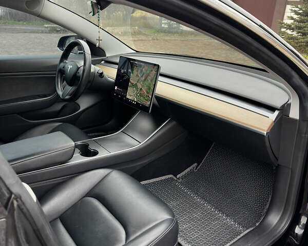 Черный Тесла Модель 3, объемом двигателя 0 л и пробегом 137 тыс. км за 13200 $, фото 8 на Automoto.ua