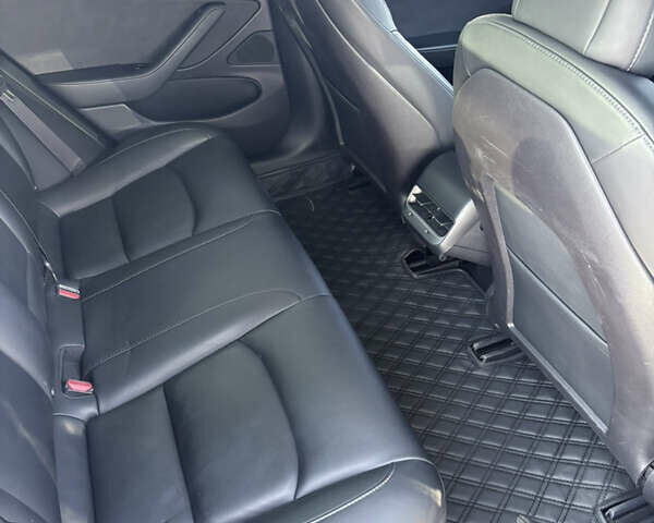 Чорний Тесла Модель 3, об'ємом двигуна 0 л та пробігом 92 тис. км за 19500 $, фото 16 на Automoto.ua