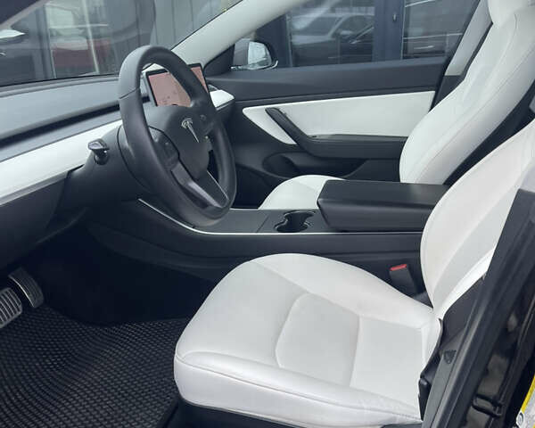 Чорний Тесла Модель 3, об'ємом двигуна 0 л та пробігом 117 тис. км за 25200 $, фото 7 на Automoto.ua