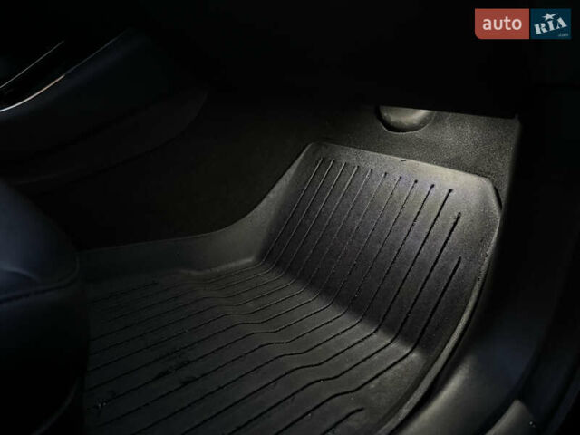 Черный Тесла Модель 3, объемом двигателя 0 л и пробегом 77 тыс. км за 20000 $, фото 77 на Automoto.ua