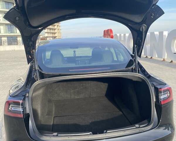 Чорний Тесла Модель 3, об'ємом двигуна 0 л та пробігом 61 тис. км за 24800 $, фото 24 на Automoto.ua