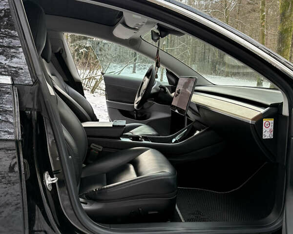 Черный Тесла Модель 3, объемом двигателя 0 л и пробегом 290 тыс. км за 16347 $, фото 13 на Automoto.ua