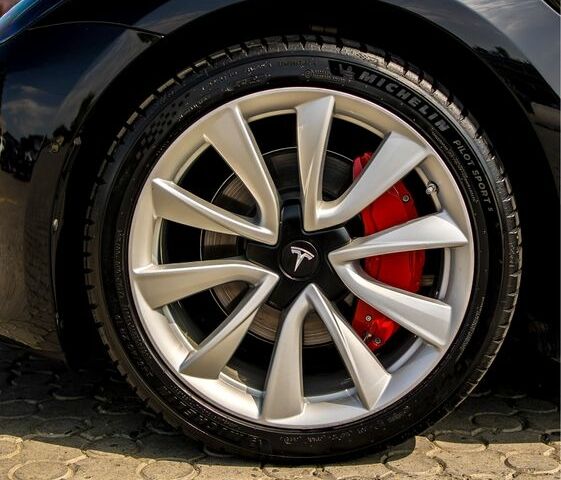 Чорний Тесла Модель 3, об'ємом двигуна 0 л та пробігом 58 тис. км за 24000 $, фото 2 на Automoto.ua