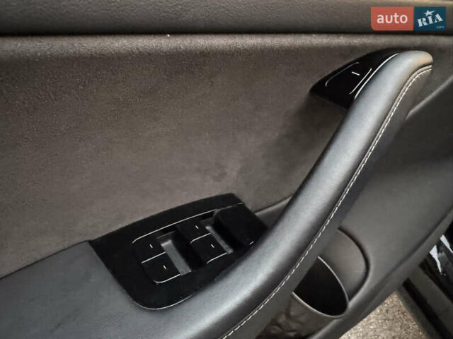 Черный Тесла Модель 3, объемом двигателя 0 л и пробегом 98 тыс. км за 17900 $, фото 16 на Automoto.ua