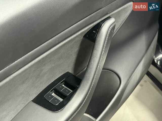 Черный Тесла Модель 3, объемом двигателя 0 л и пробегом 209 тыс. км за 17900 $, фото 70 на Automoto.ua