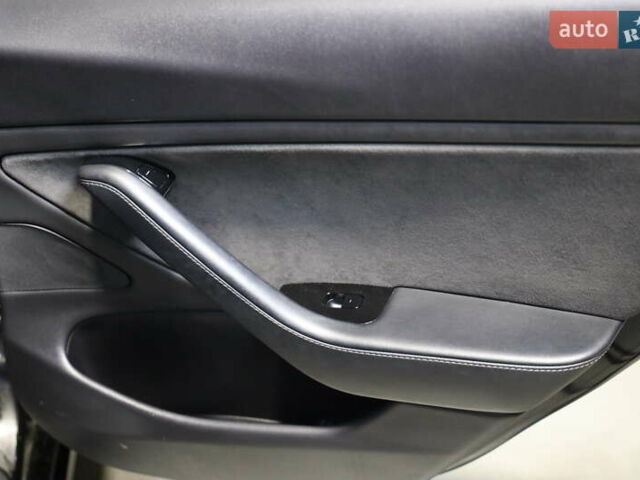 Чорний Тесла Модель 3, об'ємом двигуна 0 л та пробігом 163 тис. км за 15600 $, фото 28 на Automoto.ua