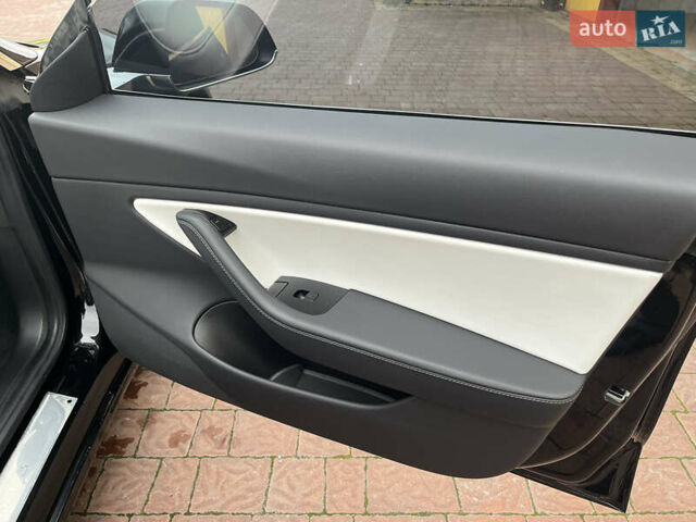 Черный Тесла Модель 3, объемом двигателя 0 л и пробегом 48 тыс. км за 18000 $, фото 29 на Automoto.ua