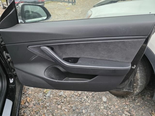 Черный Тесла Модель 3, объемом двигателя 0 л и пробегом 130 тыс. км за 303 $, фото 15 на Automoto.ua