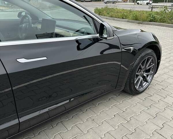 Черный Тесла Модель 3, объемом двигателя 0 л и пробегом 172 тыс. км за 16700 $, фото 4 на Automoto.ua