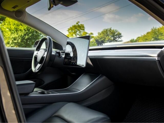 Чорний Тесла Модель 3, об'ємом двигуна 0 л та пробігом 58 тис. км за 24000 $, фото 4 на Automoto.ua
