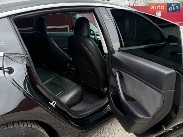 Чорний Тесла Модель 3, об'ємом двигуна 0 л та пробігом 135 тис. км за 18500 $, фото 9 на Automoto.ua