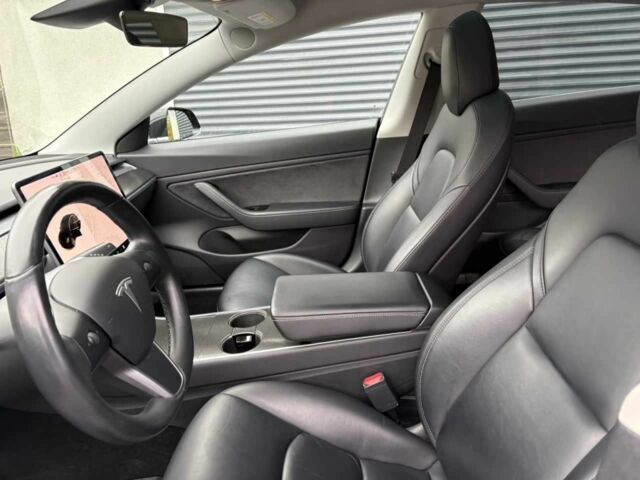 Тесла Модель 3 2019 у Києві на Automoto.ua Чорний Тесла Модель 3, об'ємом двигуна 0 л та пробігом 103 тис. км за 17400 $, фото 7 на Automoto.ua