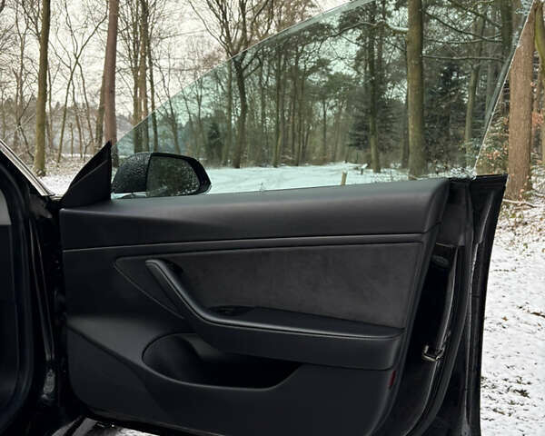 Черный Тесла Модель 3, объемом двигателя 0 л и пробегом 290 тыс. км за 16347 $, фото 12 на Automoto.ua