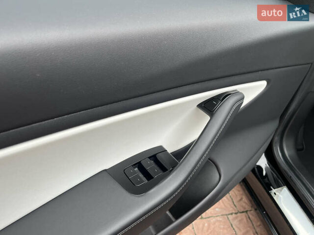 Черный Тесла Модель 3, объемом двигателя 0 л и пробегом 48 тыс. км за 18000 $, фото 24 на Automoto.ua