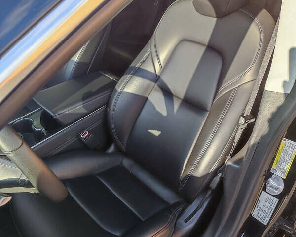 Чорний Тесла Модель 3, об'ємом двигуна 0 л та пробігом 96 тис. км за 17999 $, фото 20 на Automoto.ua